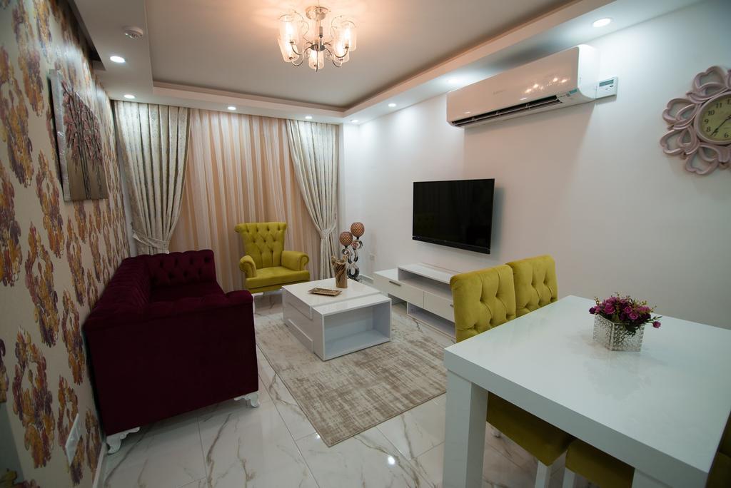 Aquamarine Luxury Residence ไคริเนีย ภายนอก รูปภาพ