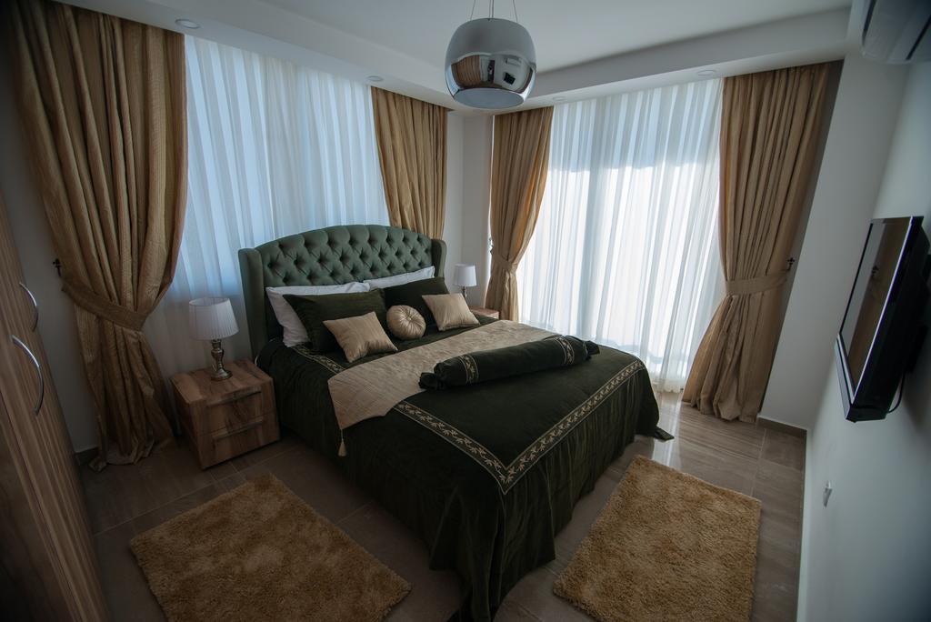 Aquamarine Luxury Residence ไคริเนีย ภายนอก รูปภาพ