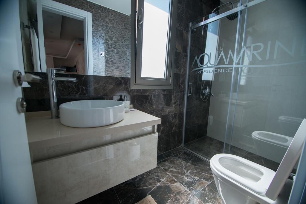 Aquamarine Luxury Residence ไคริเนีย ภายนอก รูปภาพ