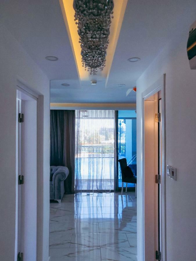 Aquamarine Luxury Residence ไคริเนีย ภายนอก รูปภาพ