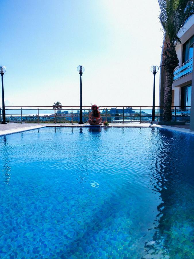 Aquamarine Luxury Residence ไคริเนีย ภายนอก รูปภาพ