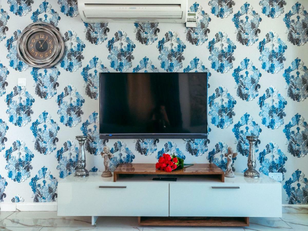 Aquamarine Luxury Residence ไคริเนีย ภายนอก รูปภาพ