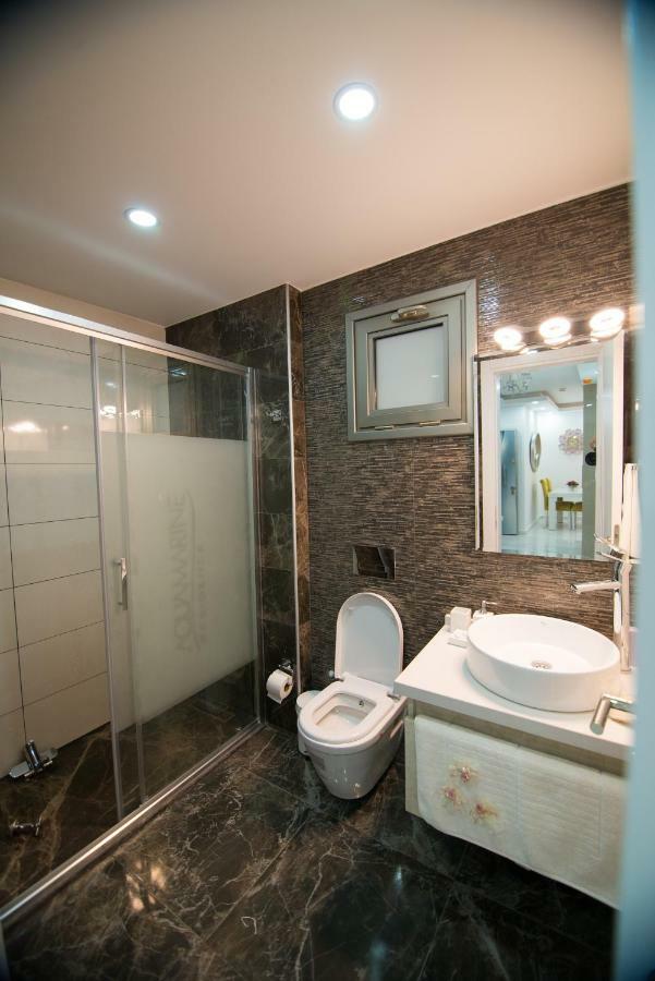 Aquamarine Luxury Residence ไคริเนีย ภายนอก รูปภาพ