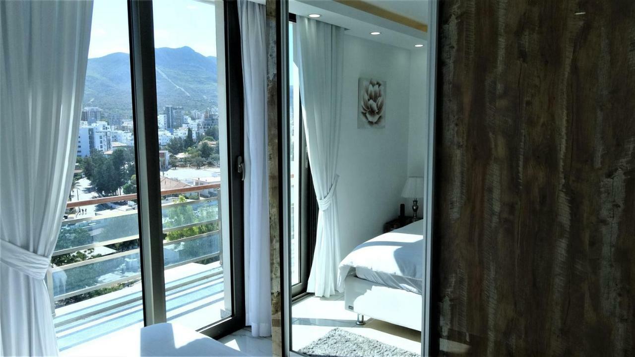 Aquamarine Luxury Residence ไคริเนีย ภายนอก รูปภาพ