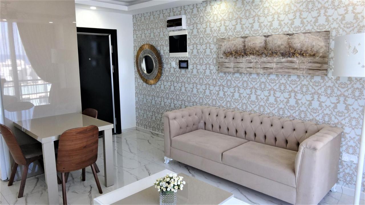 Aquamarine Luxury Residence ไคริเนีย ภายนอก รูปภาพ