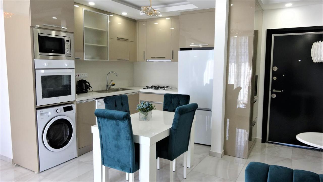 Aquamarine Luxury Residence ไคริเนีย ภายนอก รูปภาพ