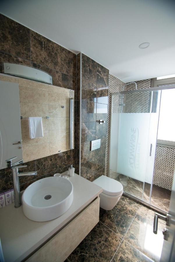 Aquamarine Luxury Residence ไคริเนีย ภายนอก รูปภาพ