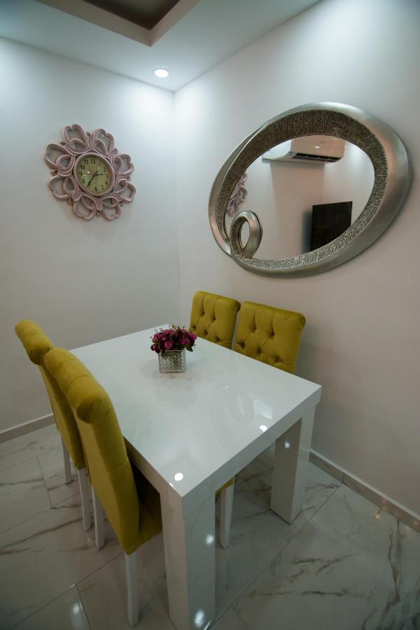 Aquamarine Luxury Residence ไคริเนีย ภายนอก รูปภาพ